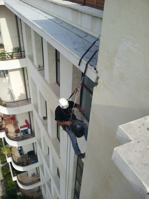 Reprise de pierre de taille en hauteur sur cordes