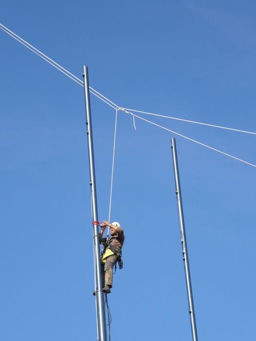 Travaux en hauteur pour le changement des systmes des porte-drapeaux