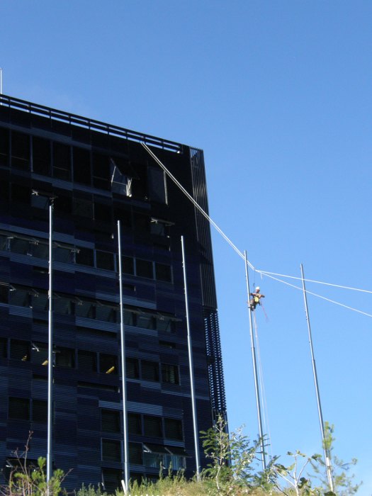 Travaux en hauteur sur les mts porte-drapeaux