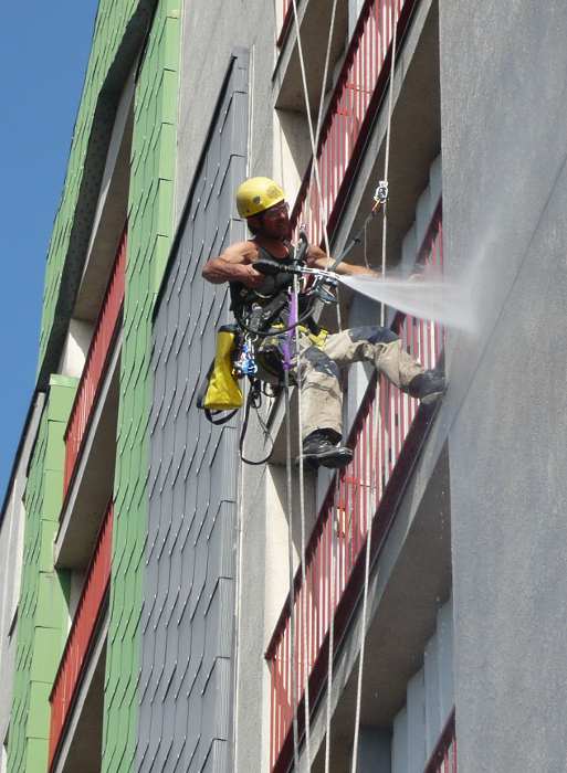  Nettoyage de façade haute pression en accès difficile