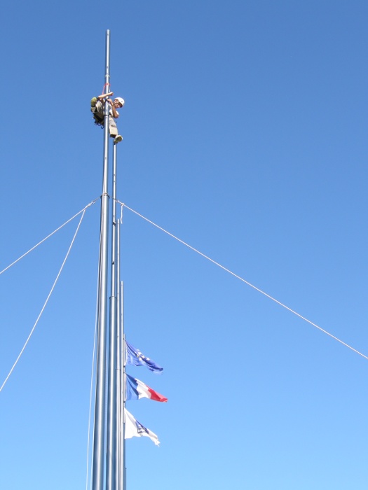 Intervention en hauteur sur les mts porte-drapeaux