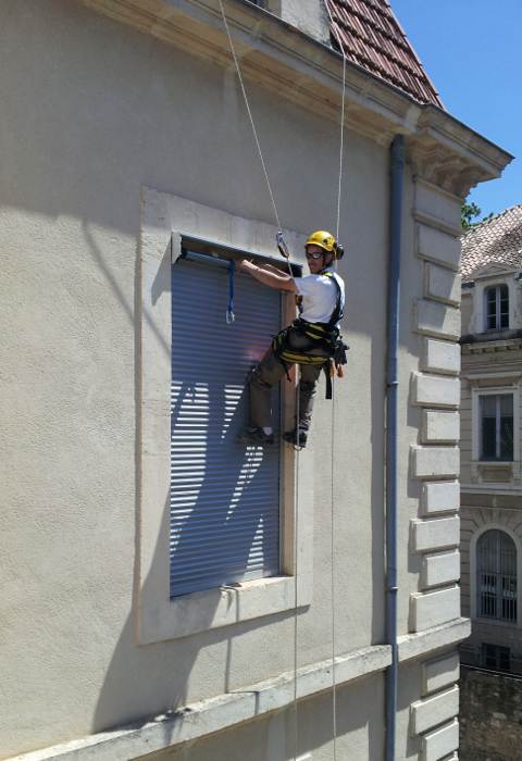 Rparation de moteur lectrique de volet roulant, travaux en hauteur sur cordes