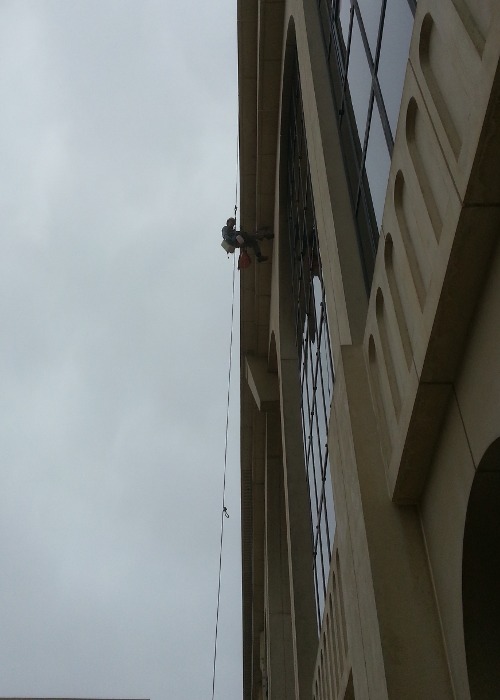 Travaux en hauteur  Montpellier pour le traitement de joints de dilatation