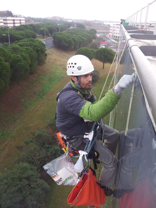 Changement joint de vitrage sur mur rideau (VEC) en technique alpine