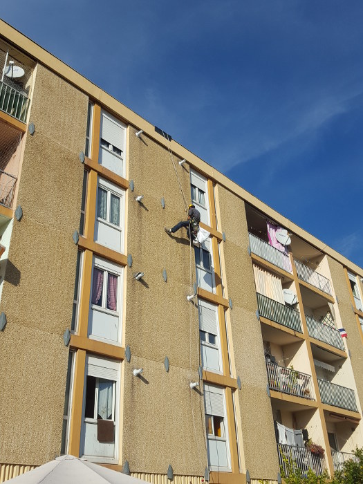 Dpose de capots et pose de collerettes en hauteur sur cordes