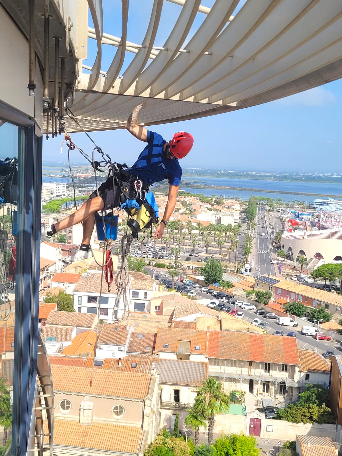 Nettoyage de vitres en hauteur sur cordes  Palavas-les-Flots