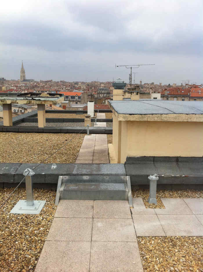 Pose de 250 mtres de LDV, sur les toits terrasse de La Poste Rondelet