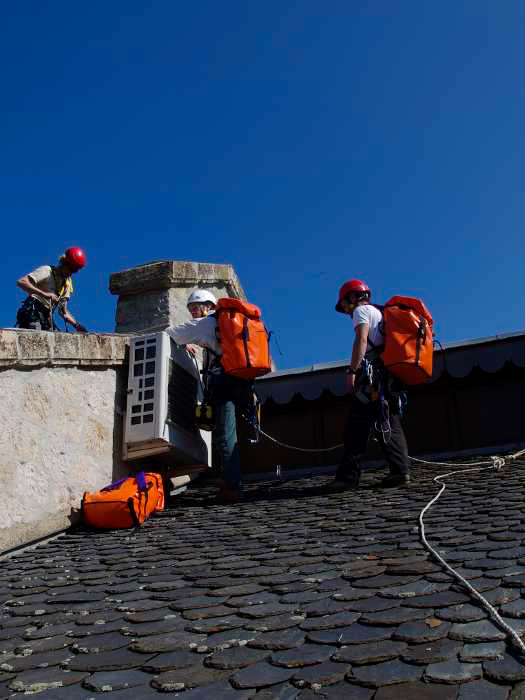 Travaux en hauteur de couverture, toiture en lauzes